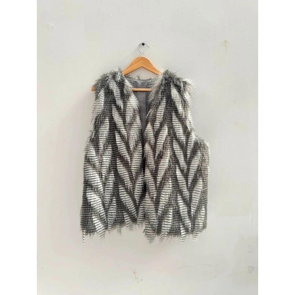 Vintage Fashion Bug Gray & White Chevron Faux Fur Vest Y2K Boho Shag Large
